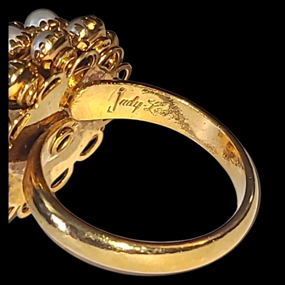 Vintage Judy Lee Faux Pearl Cluster Cocktail Ring Gold Tone Adjustable - Picture 4 of 5